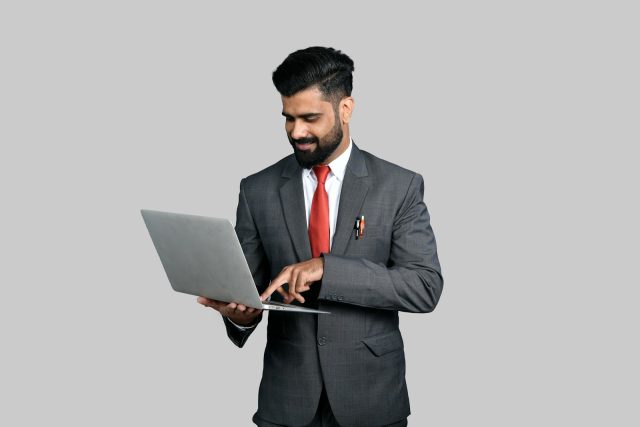 Photo by Fotos a man holding a laptop