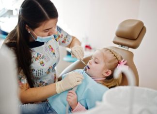 First Dentist Visit? Here’s How A Paediatric Dentist Makes It Easy