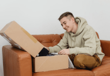 How to Save Money When Sending a Parcel from the US to Spain During Sales Season