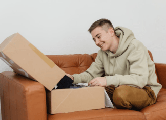 How to Save Money When Sending a Parcel from the US to Spain During Sales Season