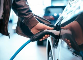 Why Turnkey Charging Lowers Risk for New EV Investors