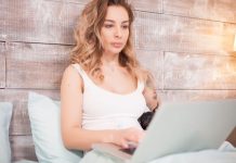 The Impact of Female Streamers on Modern Live Broadcasting and Online Communities