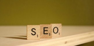 a wooden block that says seo on it