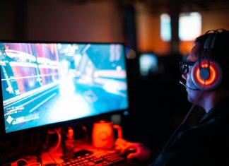 How to Build a Low-Latency Network for Real-Time Streaming person using computer playing FPS game