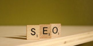 a wooden block that says seo on it