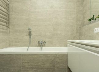 How to Know When Your Bathtub Needs Replacing Instead of Another Quick Fix