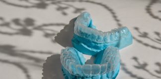 a blue ice cream cone
